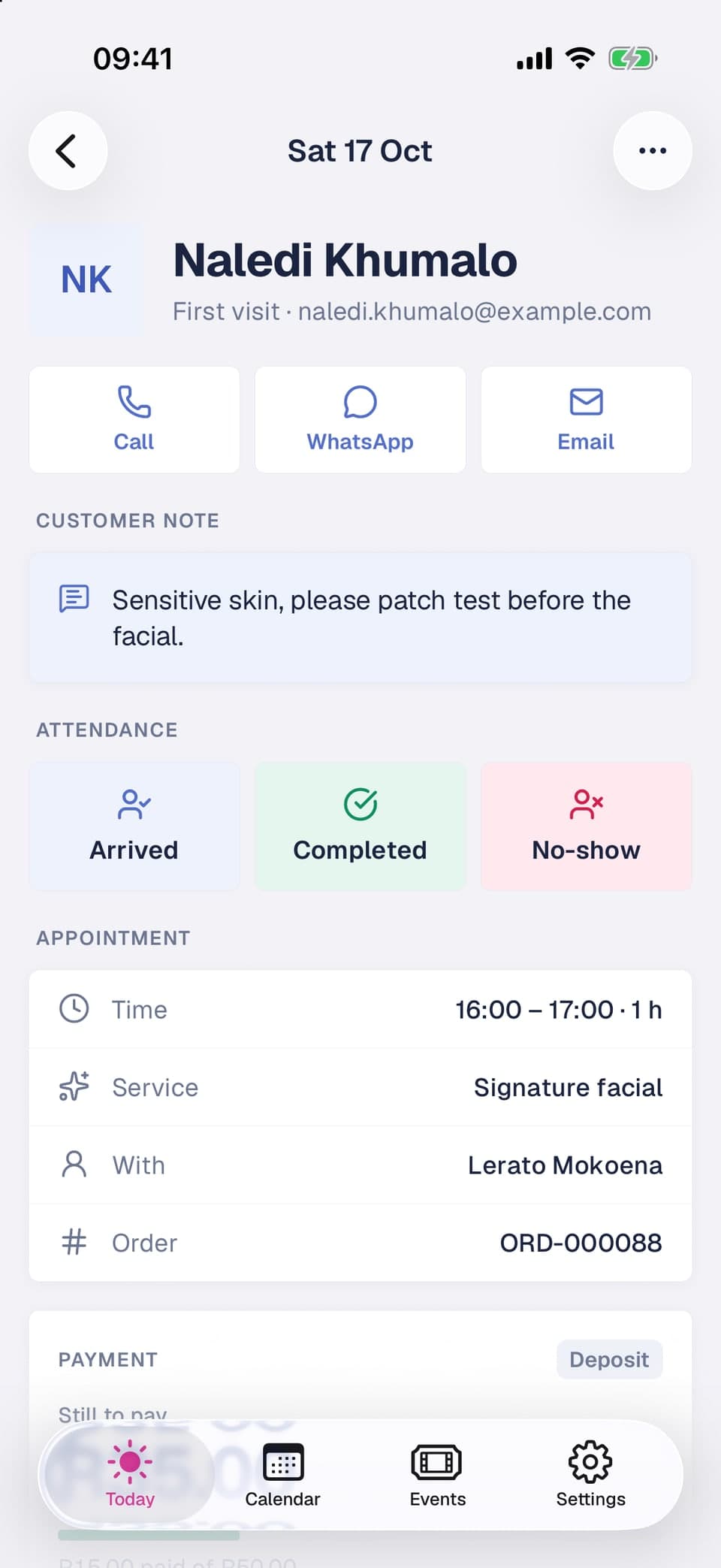 A booking in Front Desk with contact buttons, the customer's note and the Arrived, Completed and No-show buttons
